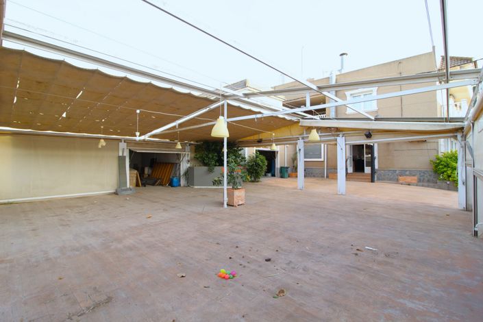 Image No.7-5 Bed Commercial for sale