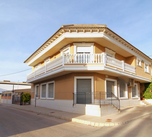 Image No.8-5 Bed Commercial for sale