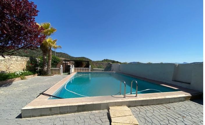 Image No.2-6 Bed Country House for sale