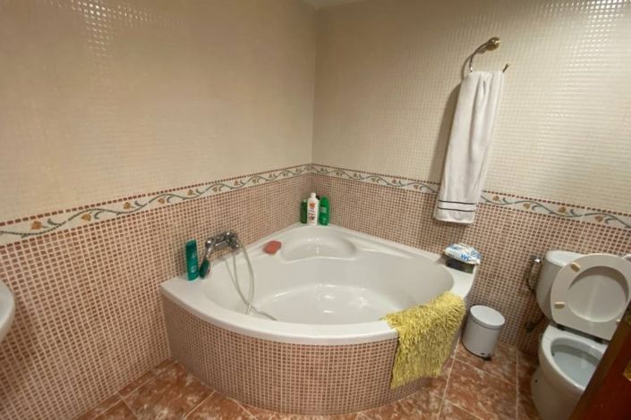 Image No.9-6 Bed Country House for sale