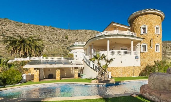Image No.1-5 Bed Villa for sale