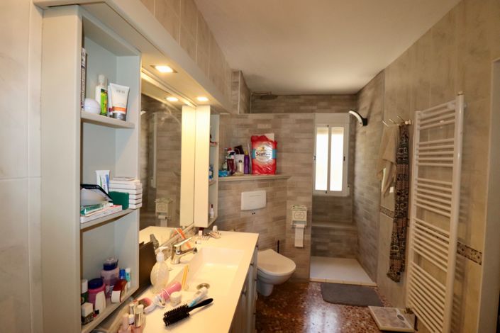 Image No.17-7 Bed Country House for sale