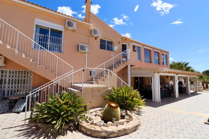 Image No.2-7 Bed Country House for sale