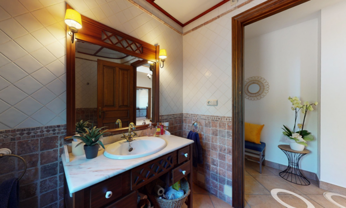 Image No.40-6 Bed Country House for sale