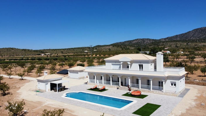 Image No.1-6 Bed Country House for sale