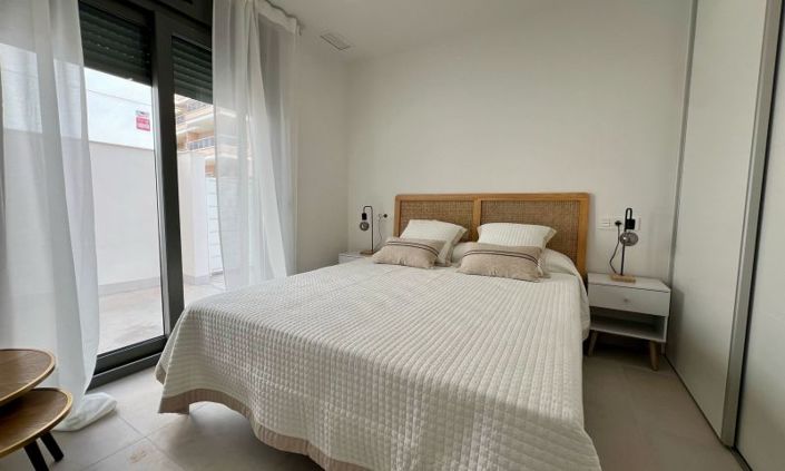 Image No.14-3 Bed House for sale