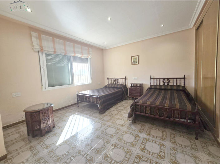 Image No.10-4 Bed Country House for sale