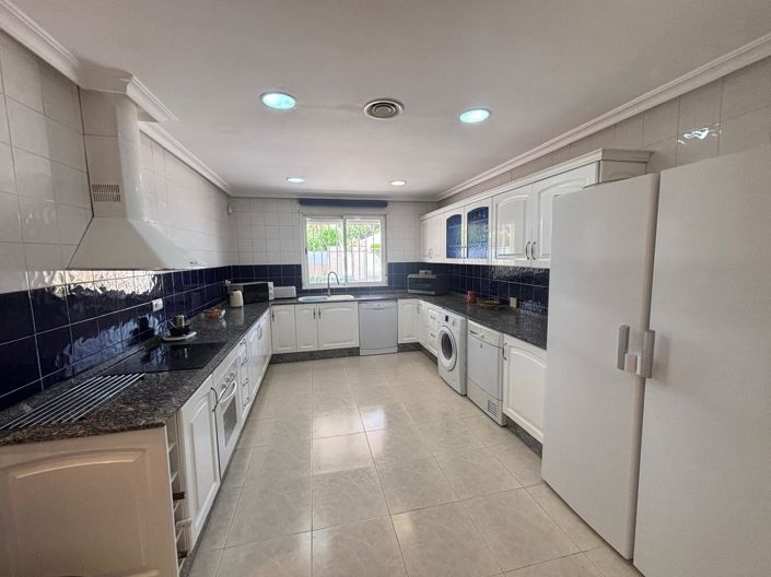 Image No.15-5 Bed Country House for sale