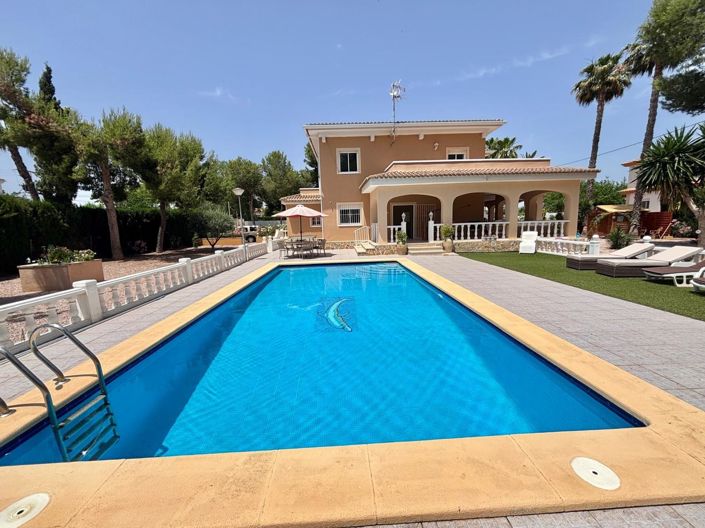 Image No.2-5 Bed Country House for sale