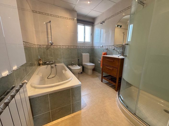 Image No.38-5 Bed Country House for sale