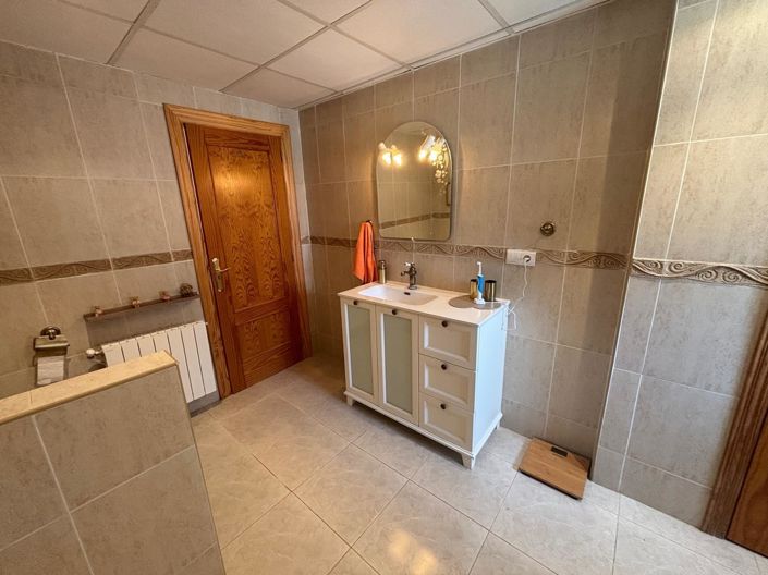 Image No.47-5 Bed Country House for sale