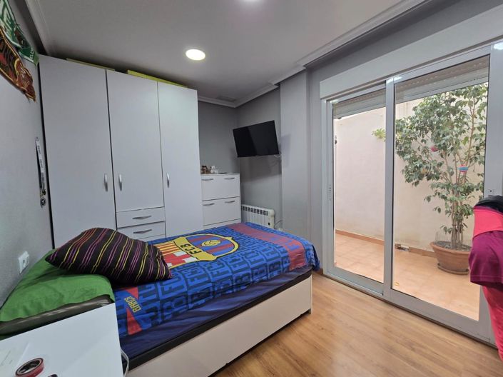 Image No.1-3 Bed Flat for sale