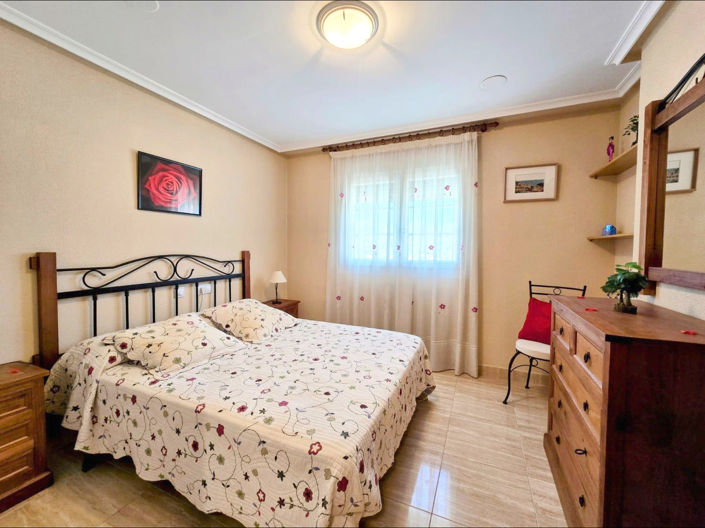 Image No.10-4 Bed Townhouse for sale