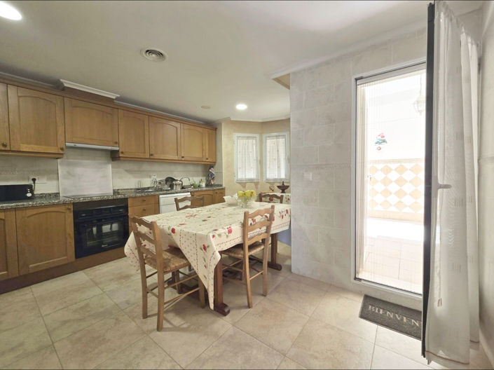 Image No.5-4 Bed Townhouse for sale