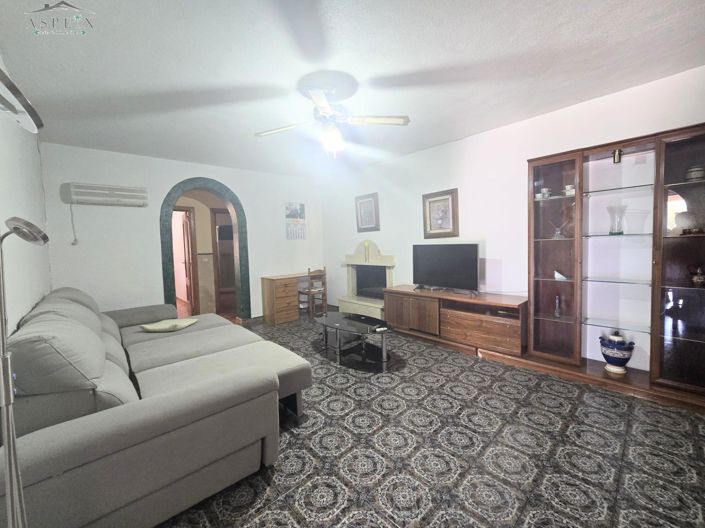 Image No.6-3 Bed Country House for sale