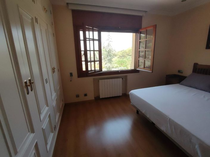 Image No.12-5 Bed Country House for sale