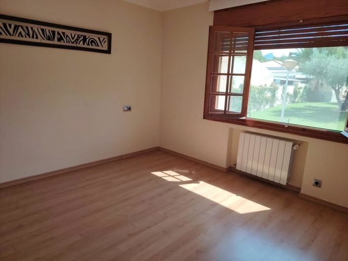 Image No.16-5 Bed Country House for sale