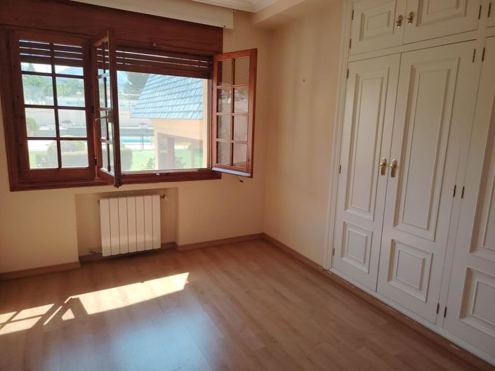 Image No.19-5 Bed Country House for sale