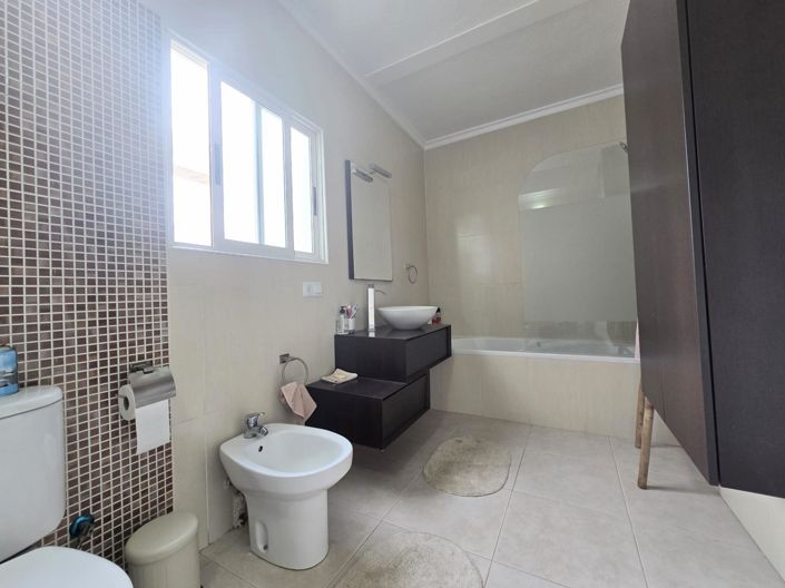 Image No.5-4 Bed Flat for sale