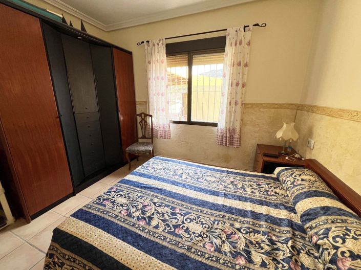 Image No.15-4 Bed Country House for sale