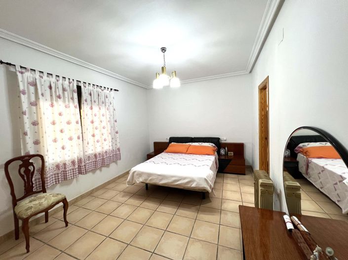 Image No.20-4 Bed Country House for sale