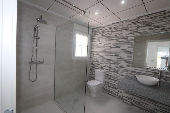 Image No.28-3 Bed Villa for sale