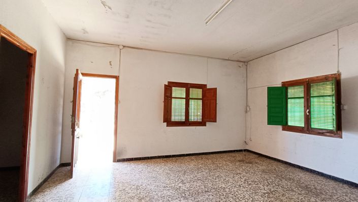 Image No.8-3 Bed Country House for sale