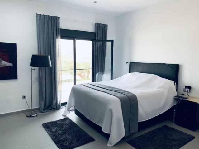 Image No.17-3 Bed Country House for sale