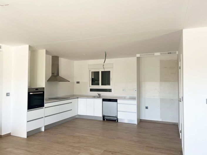 Image No.15-3 Bed Country House for sale