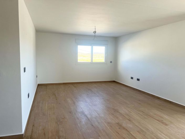 Image No.16-3 Bed Country House for sale