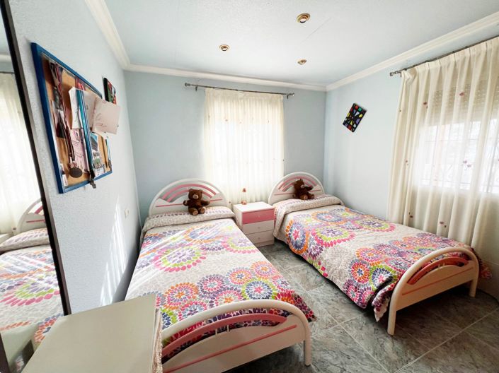 Image No.37-4 Bed Country House for sale