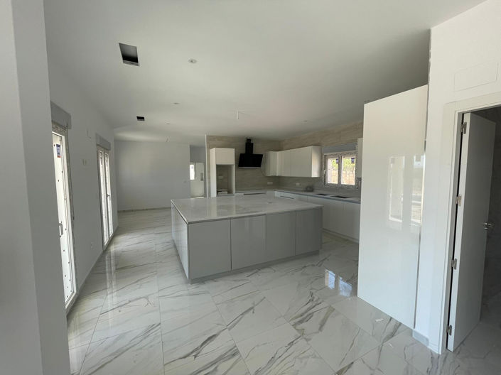 Image No.7-6 Bed Villa for sale