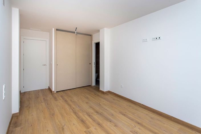 Image No.35-3 Bed Apartment for sale