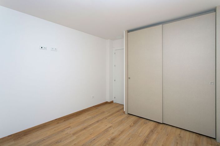 Image No.45-3 Bed Apartment for sale