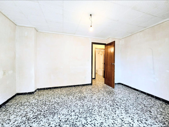 Image No.10-3 Bed Flat for sale