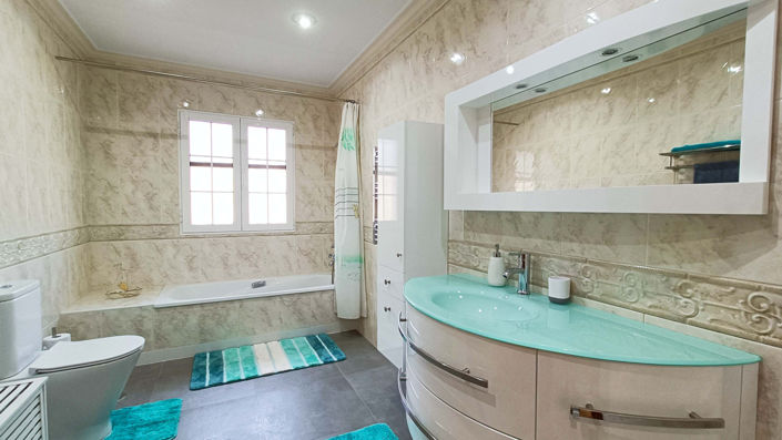 Image No.28-5 Bed Country House for sale