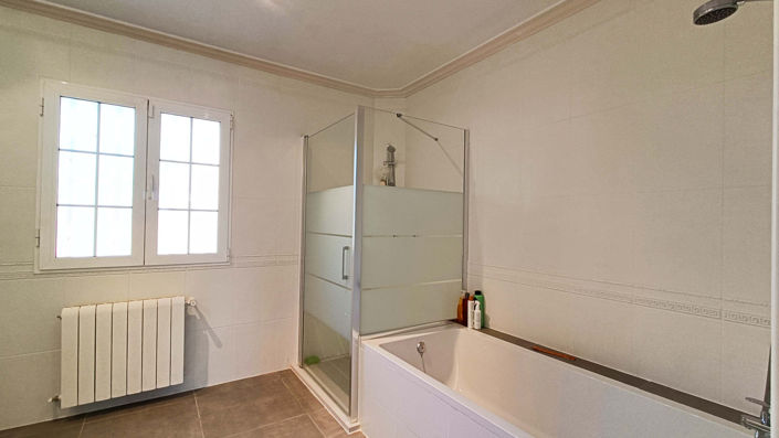 Image No.35-5 Bed Country House for sale