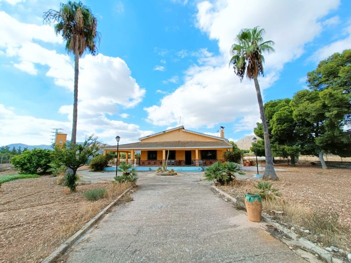 Image No.1-4 Bed Country House for sale