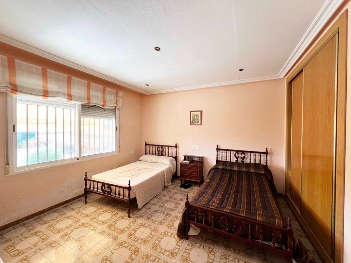 Image No.19-4 Bed Country House for sale