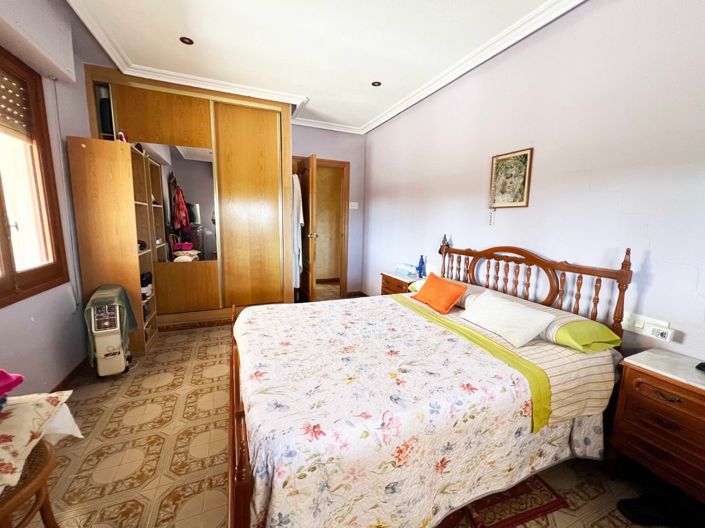 Image No.20-4 Bed Country House for sale