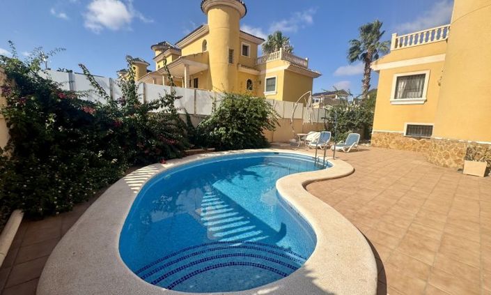 Image No.8-3 Bed Villa for sale