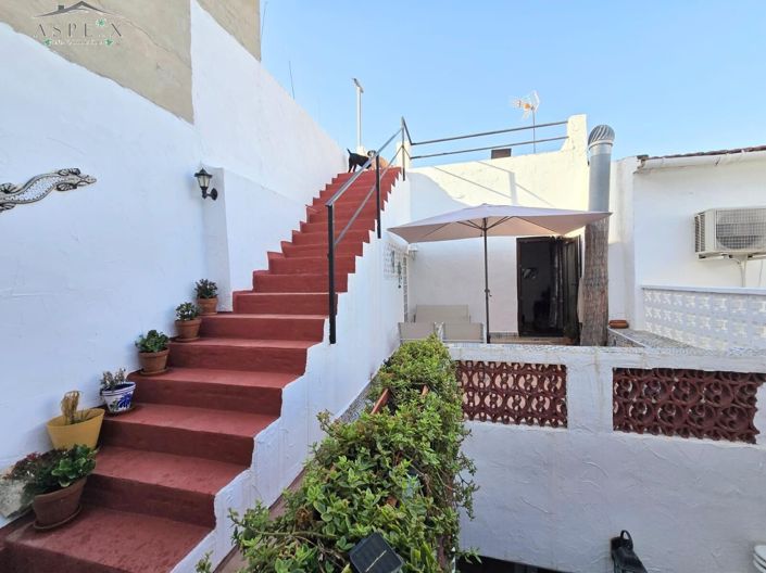 Image No.15-4 Bed Townhouse for sale