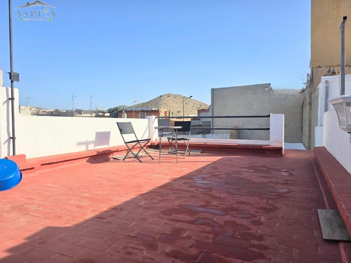 Image No.16-4 Bed Townhouse for sale