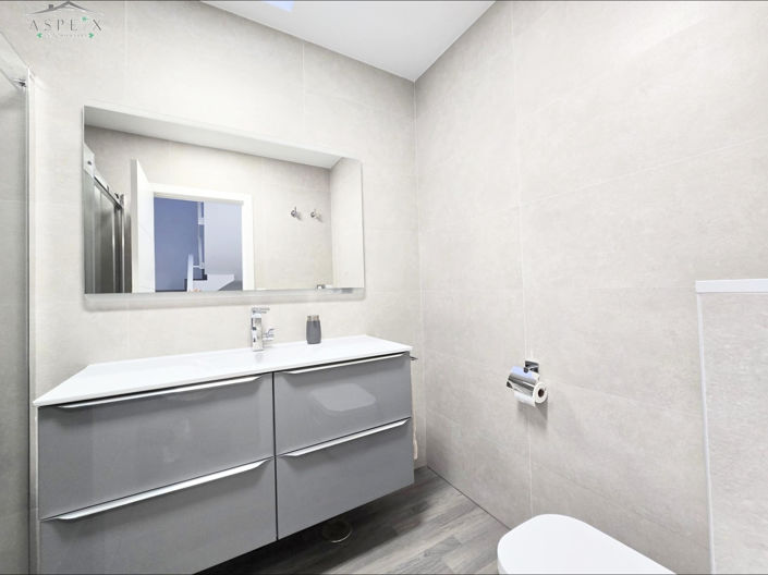 Image No.12-3 Bed Townhouse for sale