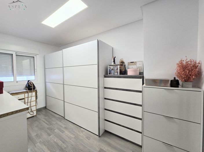 Image No.14-3 Bed Townhouse for sale