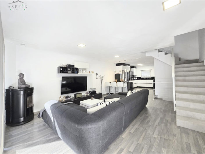 Image No.2-3 Bed Townhouse for sale