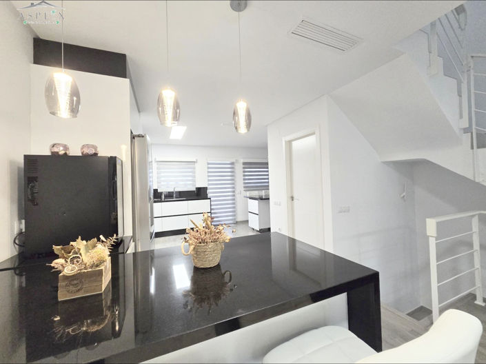 Image No.3-3 Bed Townhouse for sale