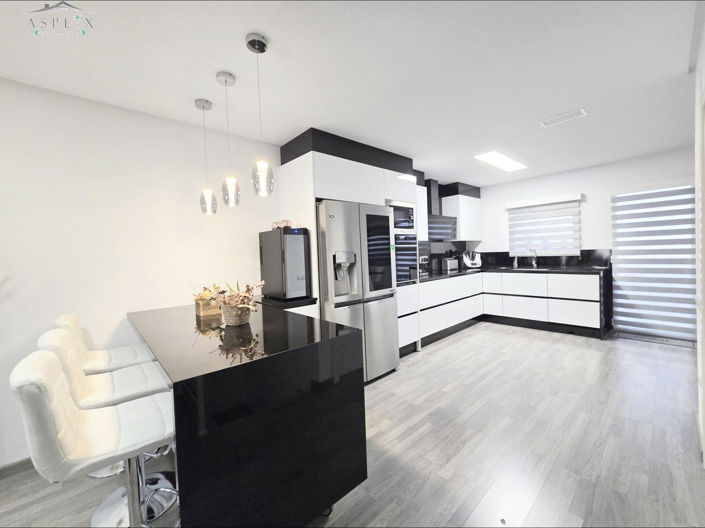 Image No.3-3 Bed Townhouse for sale