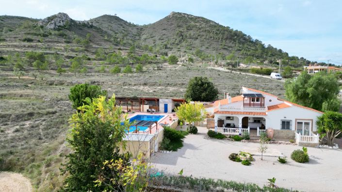 Image No.1-4 Bed Country House for sale