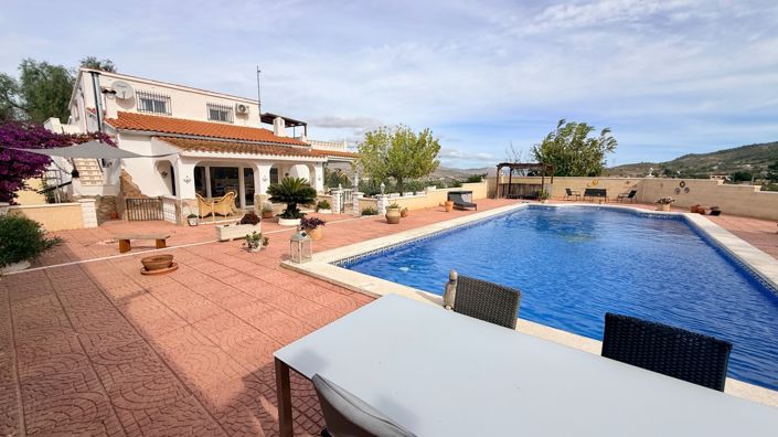 Image No.30-4 Bed Country House for sale